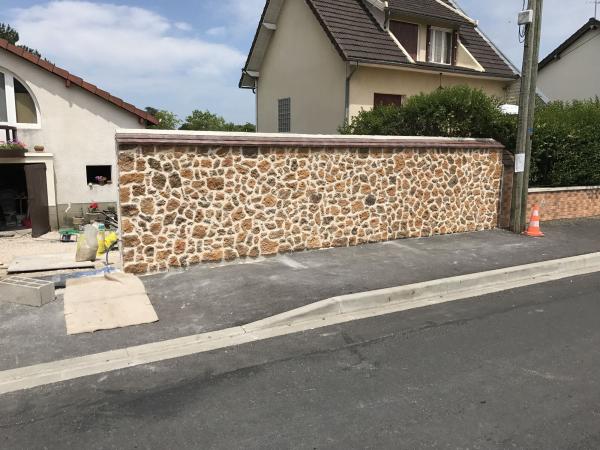 Clôture en parpaing + parement pierre
