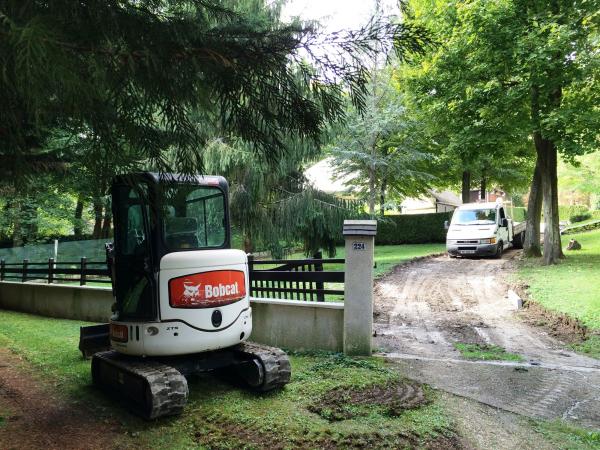 Allée en béton désactivé