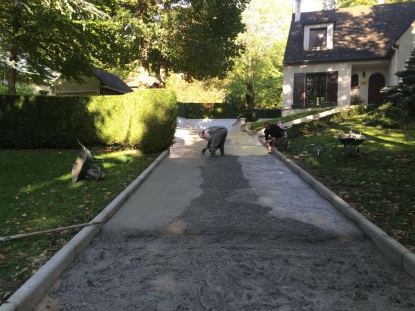 Allée en béton désactivé